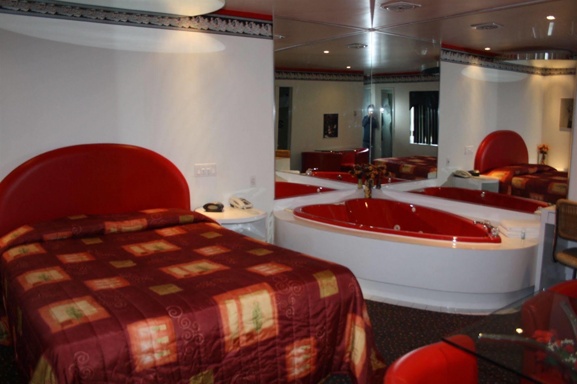 Au Doc Motel Repentigny Bagian luar foto