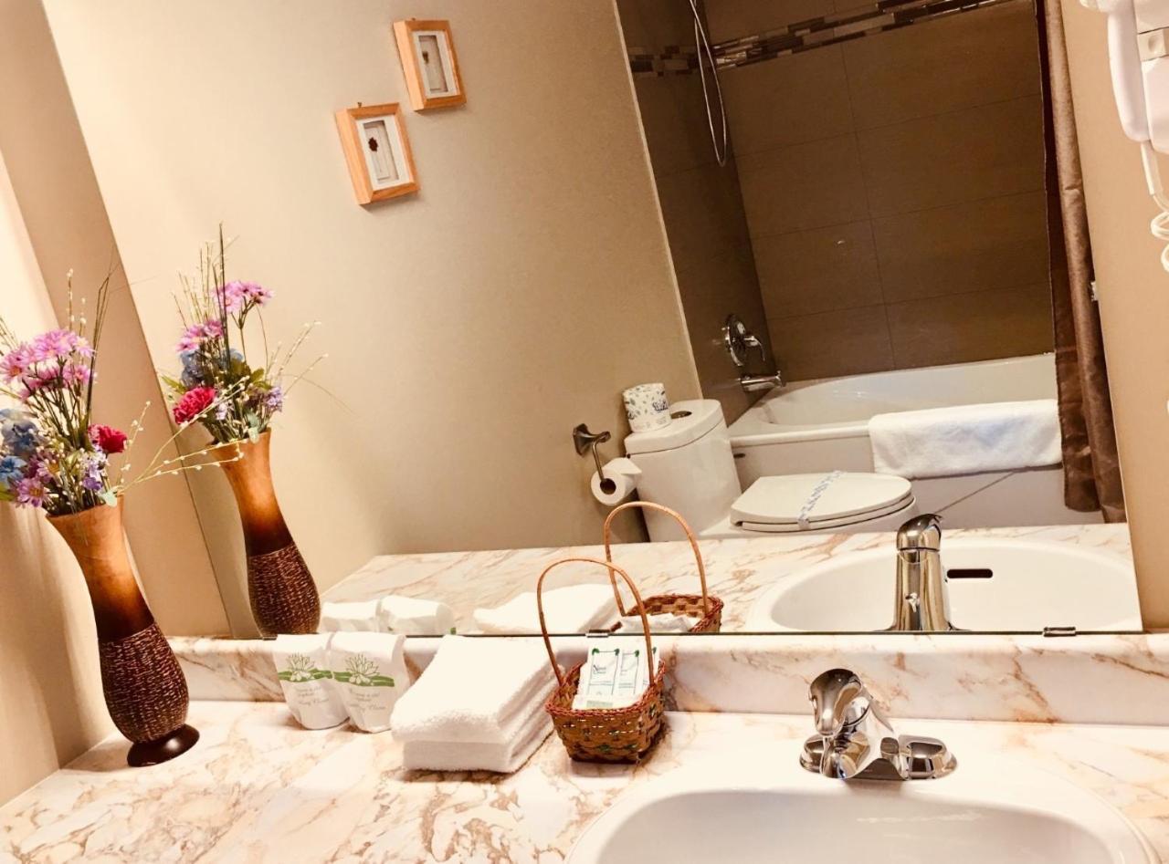 Au Doc Motel Repentigny Bagian luar foto