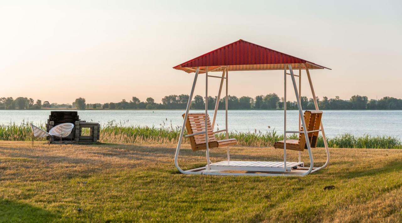 Au Doc Motel Repentigny Bagian luar foto